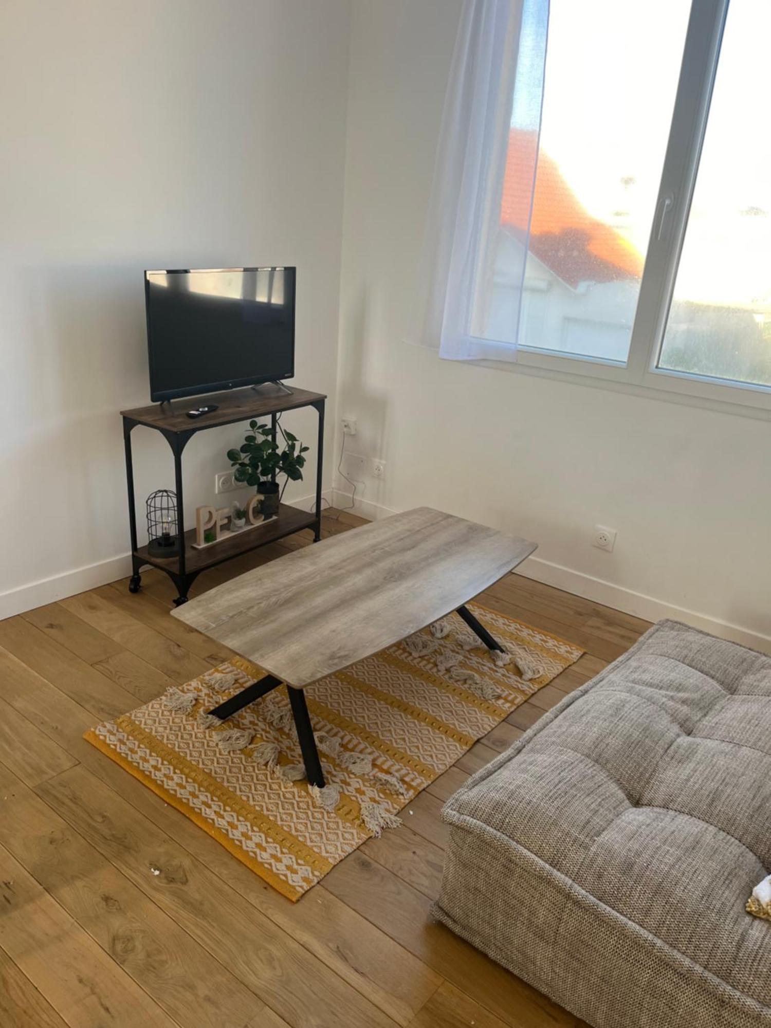Apartment A 200 M De La *